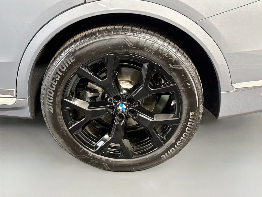 Used 2026 Skyscraper Gray Metallic BMW xDrive40i image 33