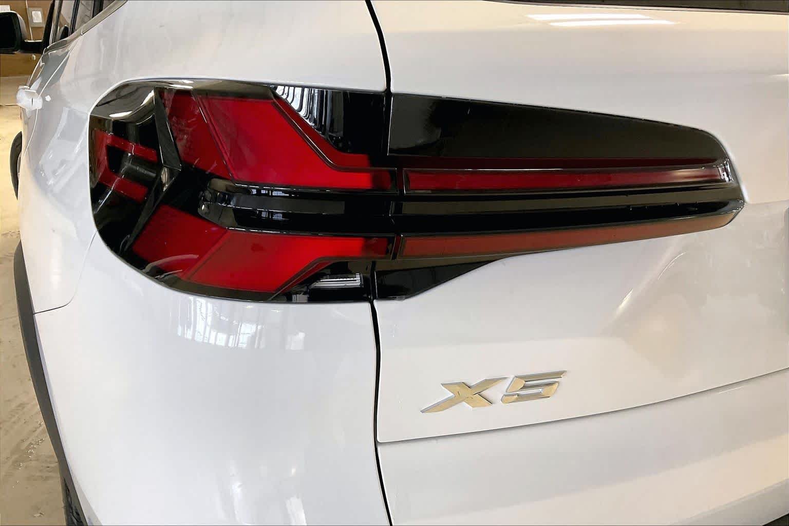 New 2026 Alpine White BMW sDrive40i image 14