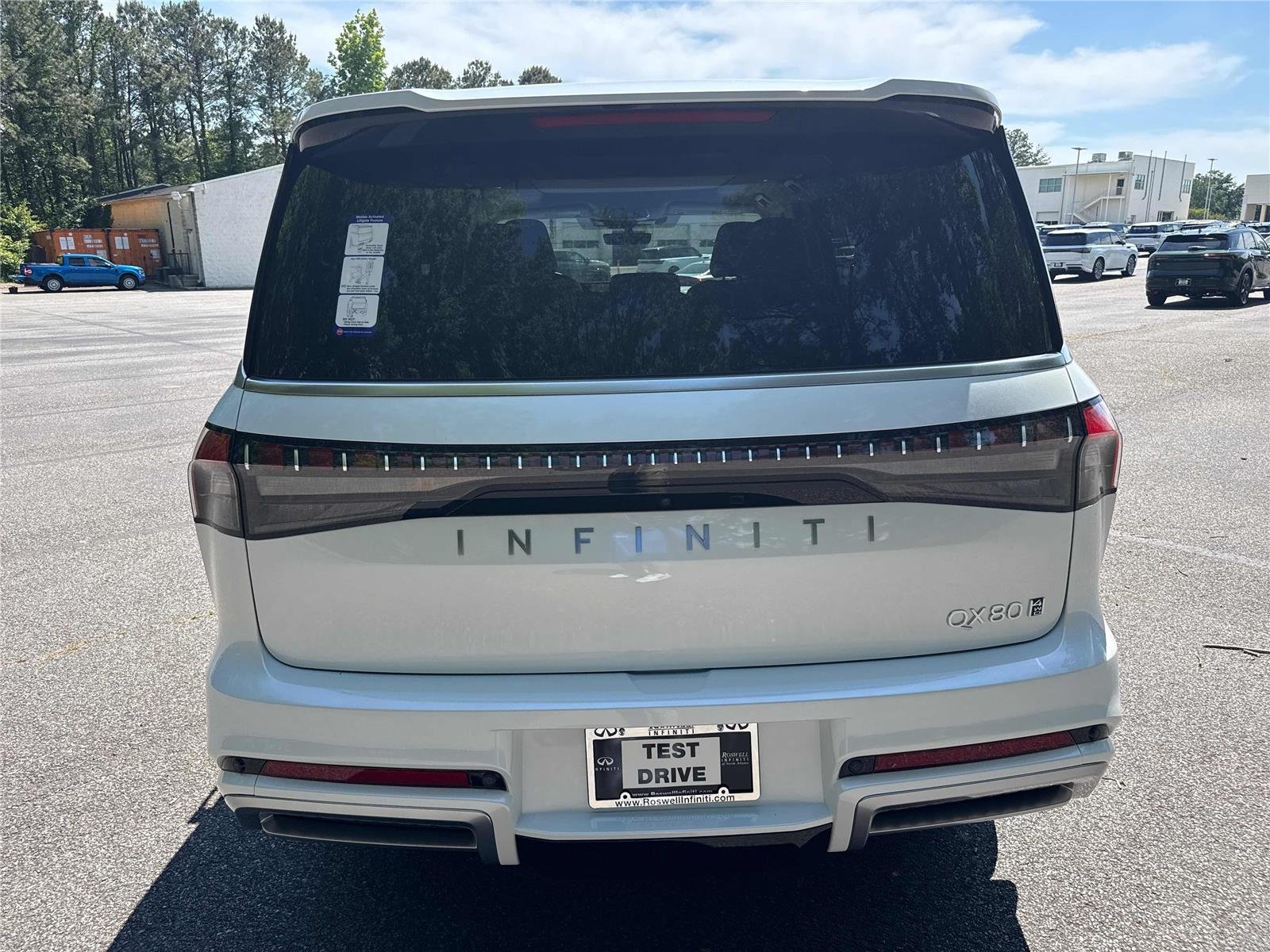 New 2026 RADIANT WHITE INFINITI Luxe 4WD image 7