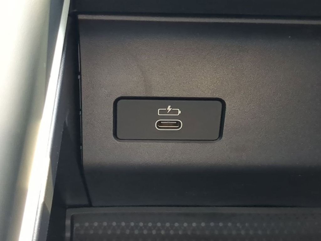 New 2026 Alpine White BMW xDrive40i image 23