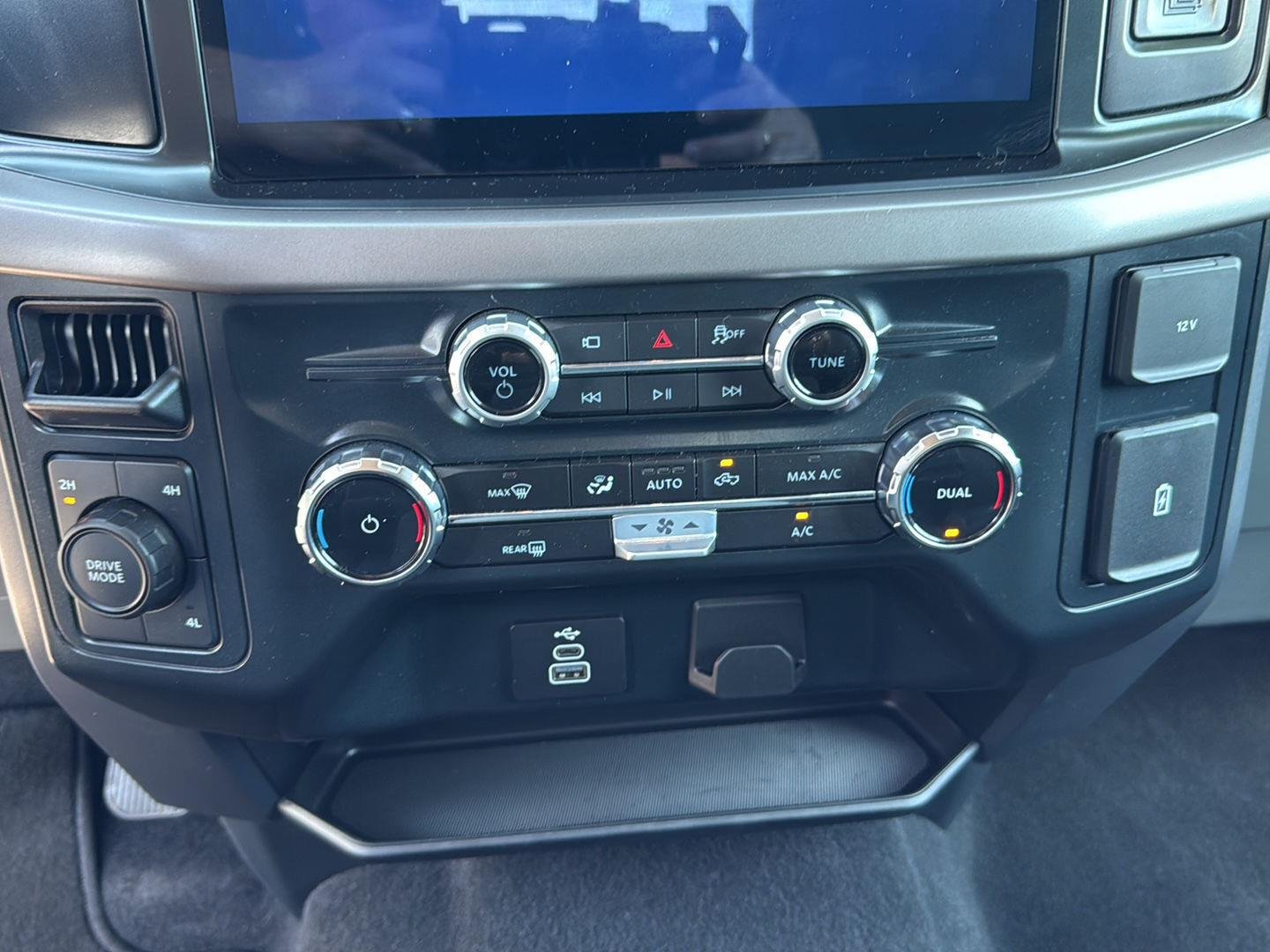 Used 2025 Agate Black Ford XLT image 24