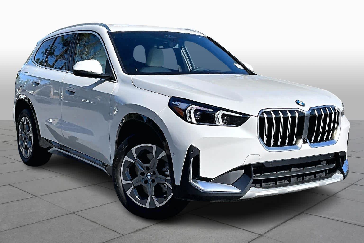 Used 2026 Mineral White Metallic BMW xDrive28i image 2