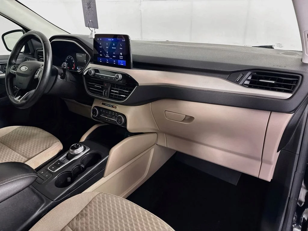 Used 2022 Black Ford SE image 36