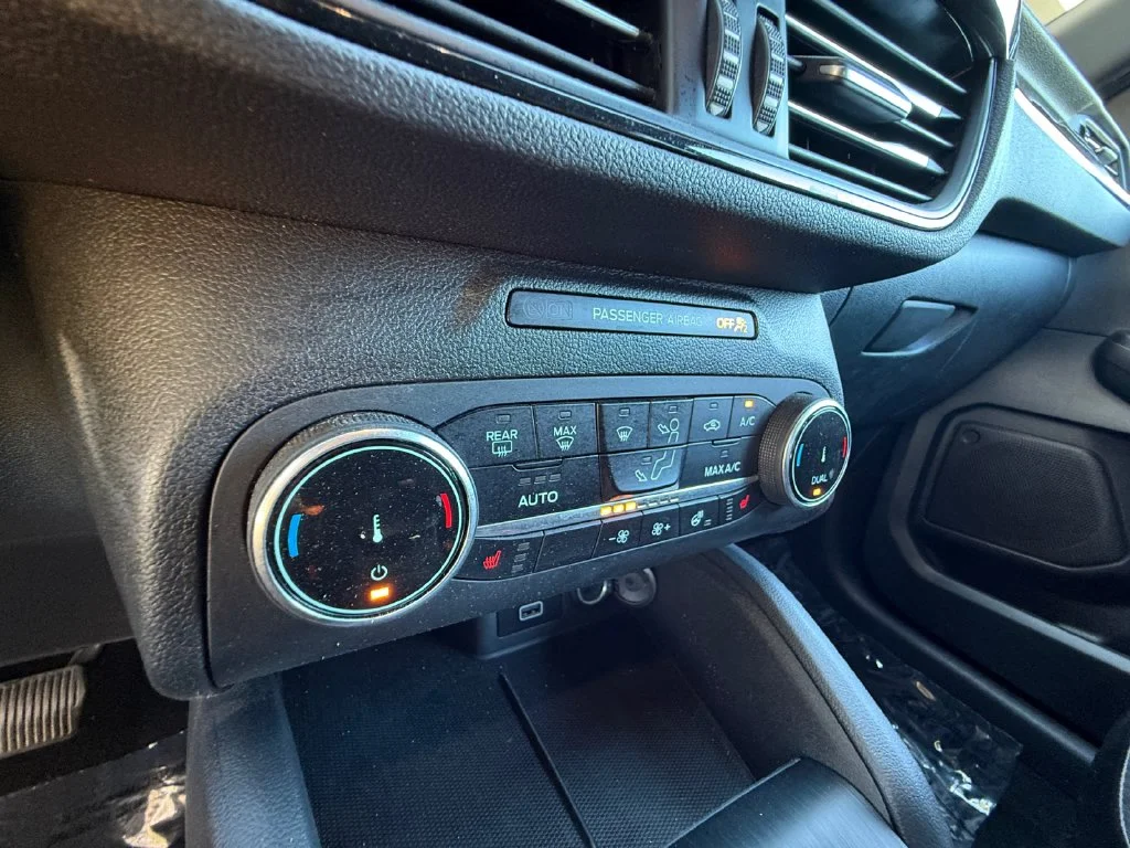 2025 Ford Escape ST-Line Select - Photo 23