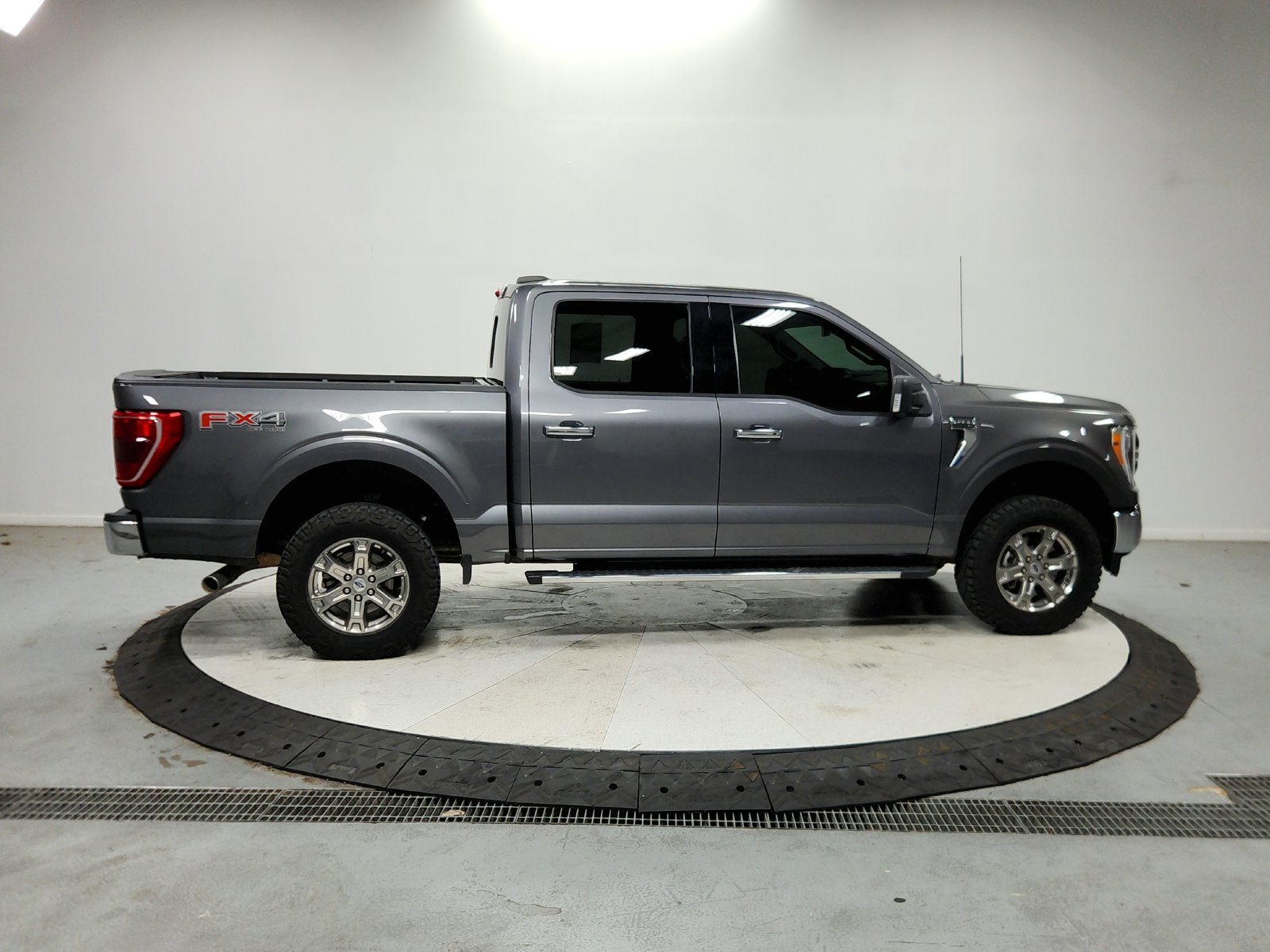 Used 2021 Gray Ford XLT image 9