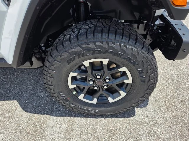 New 2026 Bright White Clear-Coat Exterior Paint Jeep Rubicon image 18