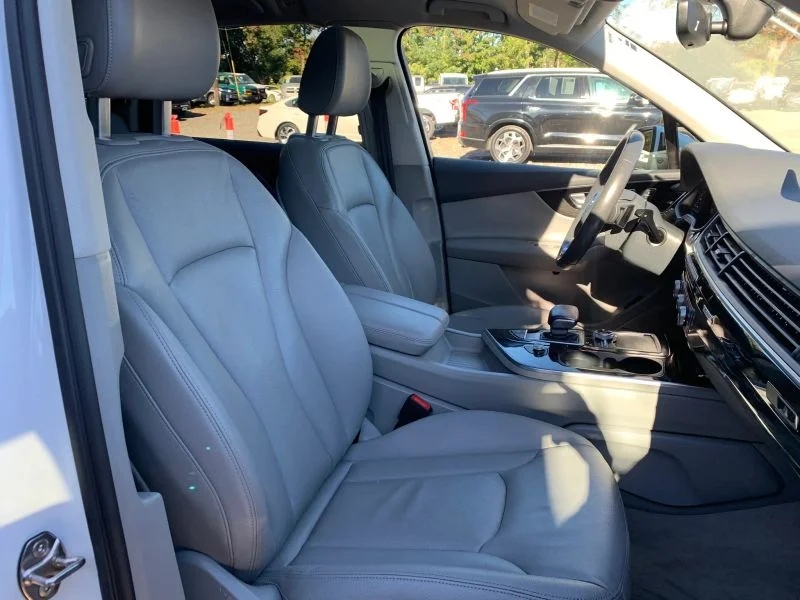 Used 2019 White Audi 55 TFSI Premium Plus Sport Utility 4D image 45