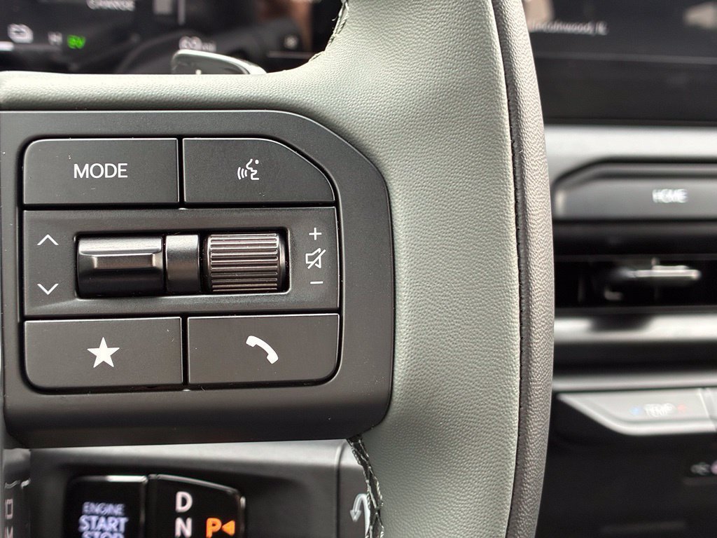 Used 2027 White Kia X-Line SX Prestige image 28