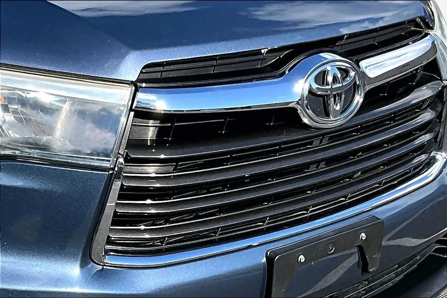 Used 2016 Shoreline Blue Pearl Toyota XLE image 30
