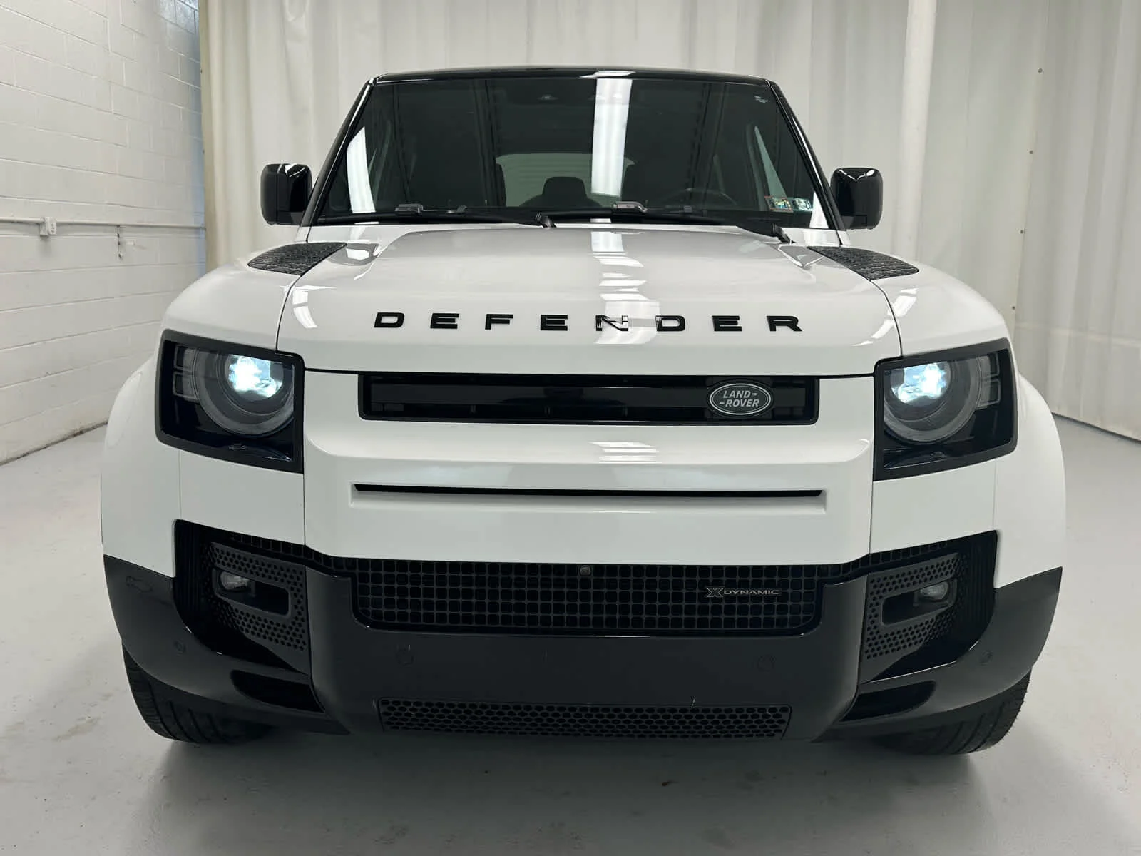 Used 2023 Fuji White Land Rover X-Dynamic SE image 5
