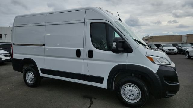Used 2025 White Ram Base image 20