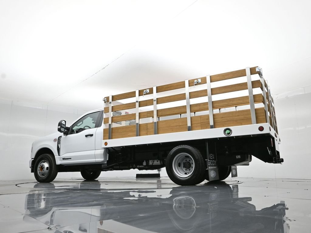 New 2026 Oxford White Ford XL image 3