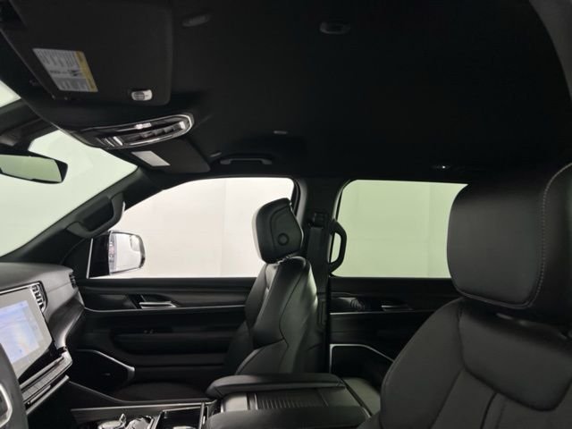 2023 Jeep Wagoneer L Series III - Photo 17