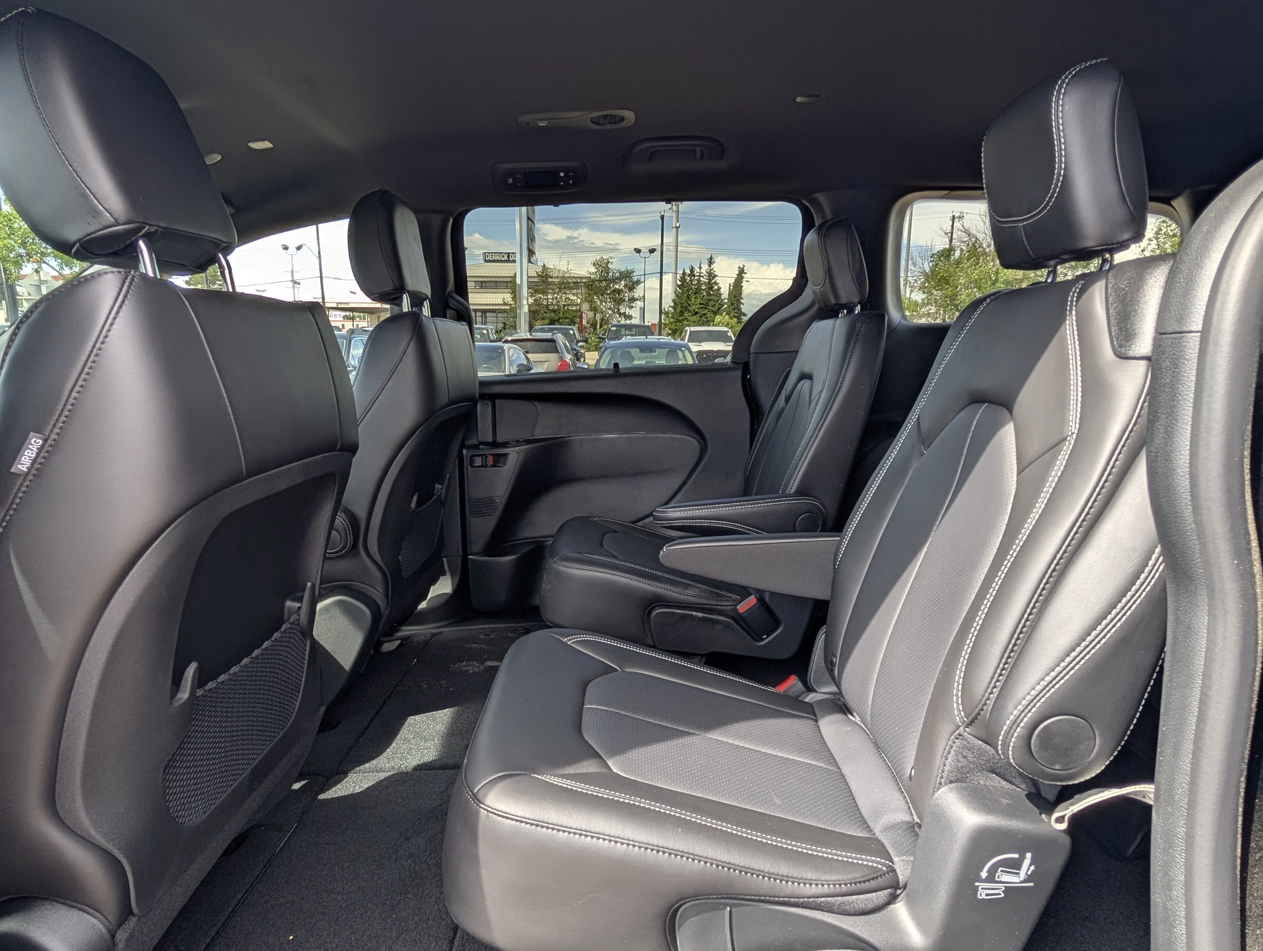 New 2026 Diamond Black Crystal Pearl Chrysler SXT image 17