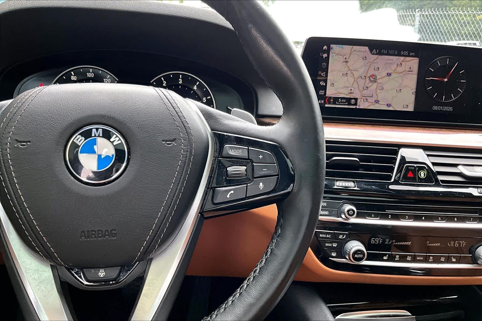 Used 2019 Alpine White BMW 540i xDrive image 25