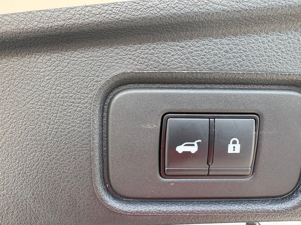 Used 2023 White Nissan SL image 8