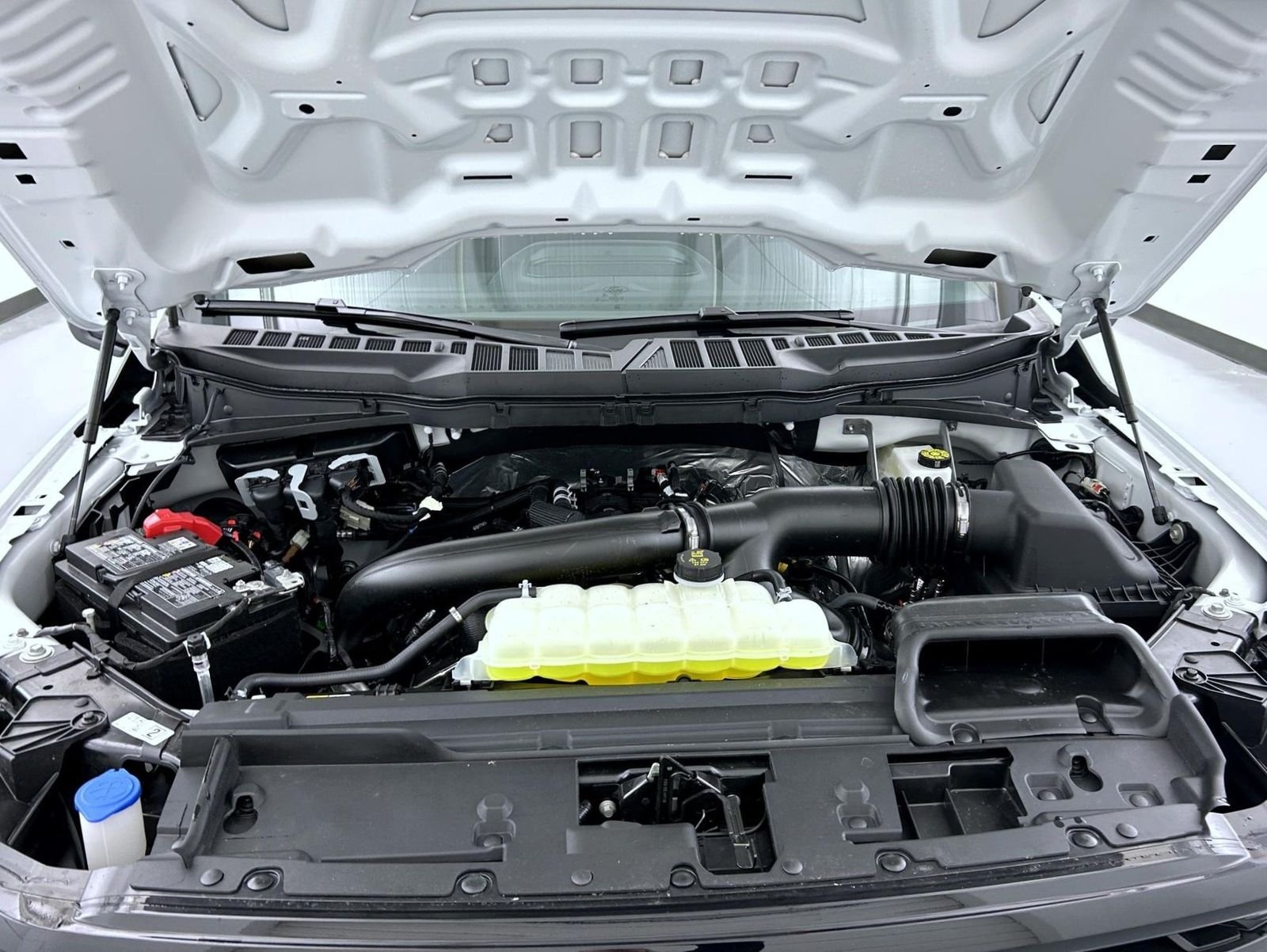 New 2026 Oxford White Ford XLT image 25