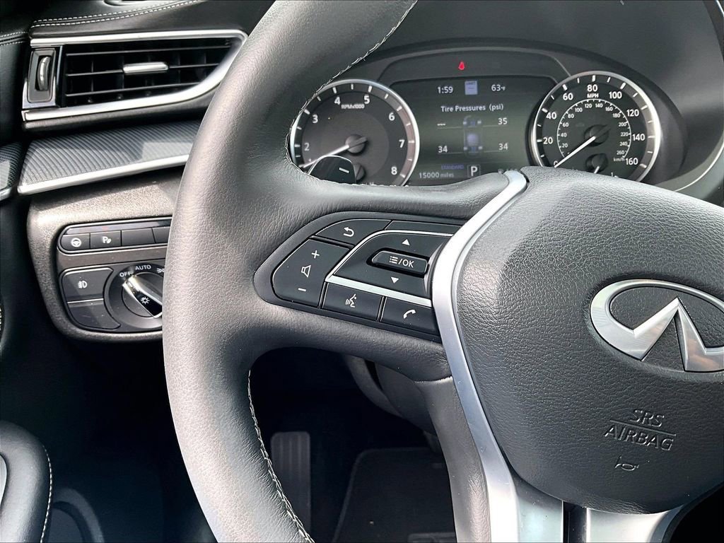 Used 2024 White INFINITI SPORT image 23