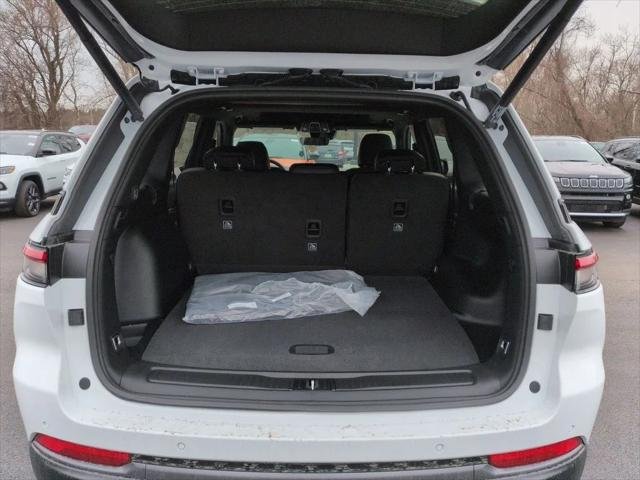 New 2026 Bright White Clear-Coat Exterior Paint Jeep Altitude image 4