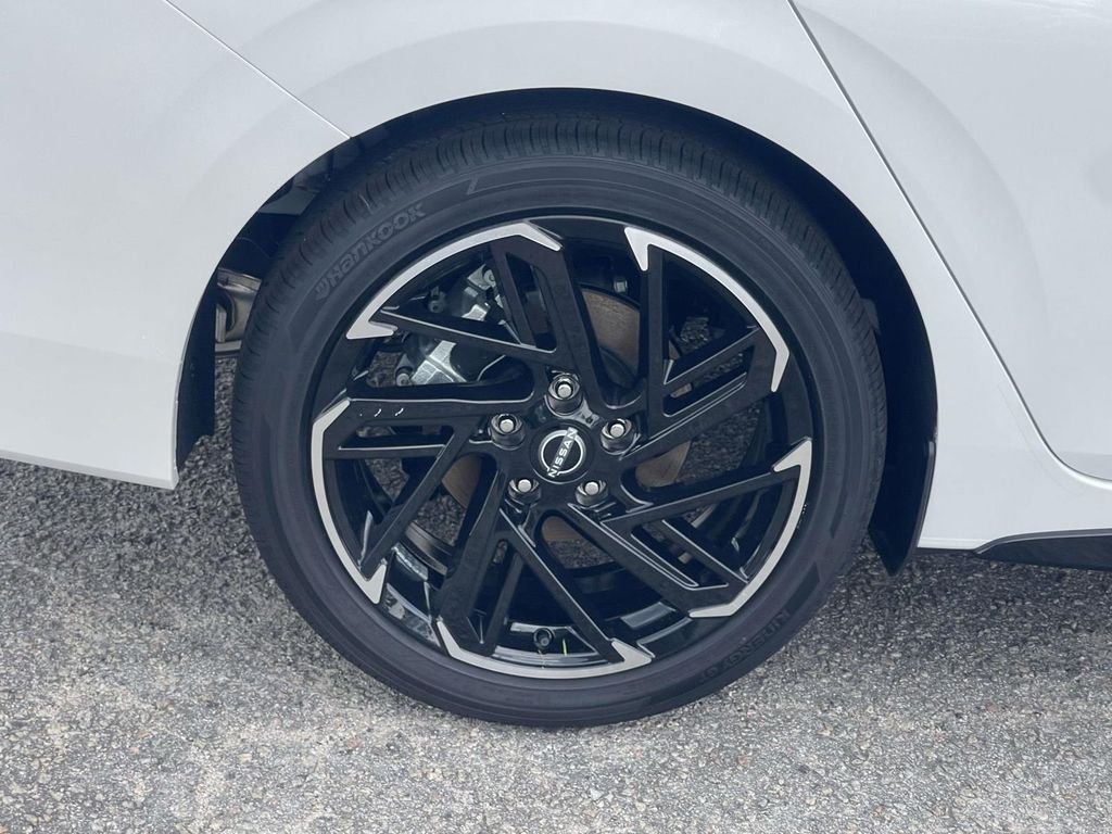 New 2026 Aspen White TriCoat / Super Black Two-tone Nissan SR image 7