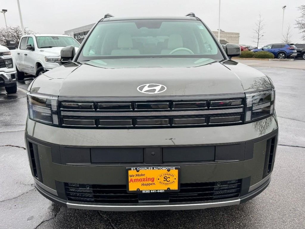 Used 2025 Green Hyundai Limited image 9