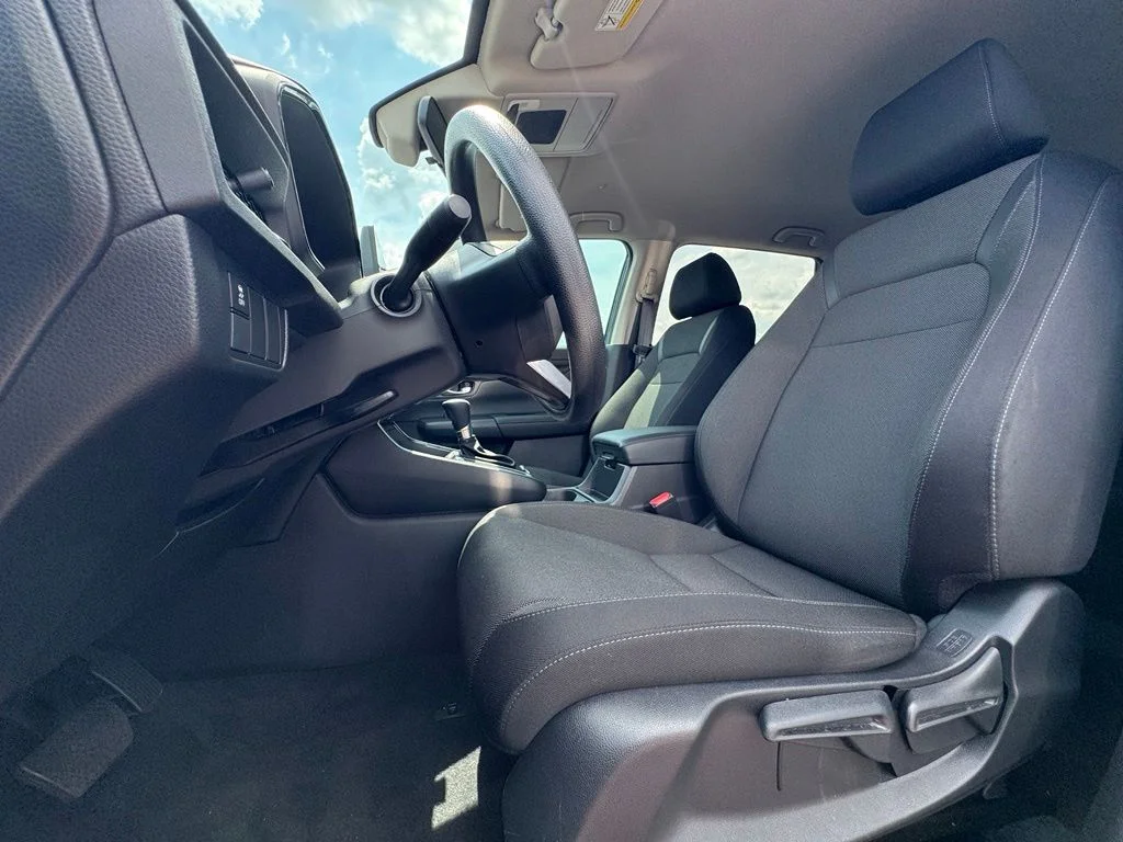 2025 Honda CR-V LX - Photo 17