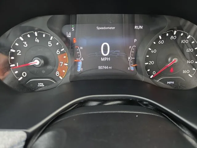 Used 2022 Red Jeep Latitude image 19