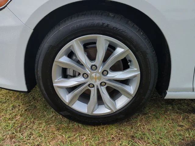 Used 2024 White Chevrolet LT image 10