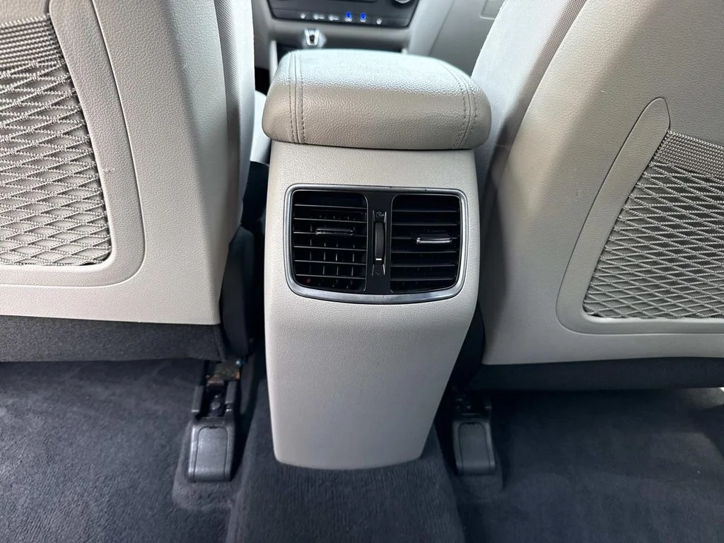 Used 2017  Hyundai Sport image 21