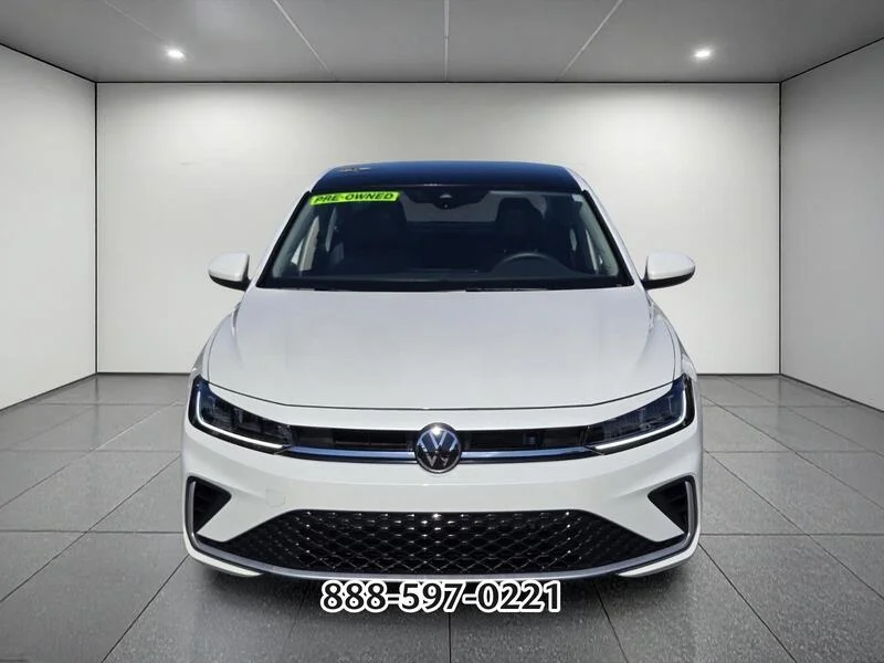 Used 2026 Opal White Pearl Volkswagen SE image 8