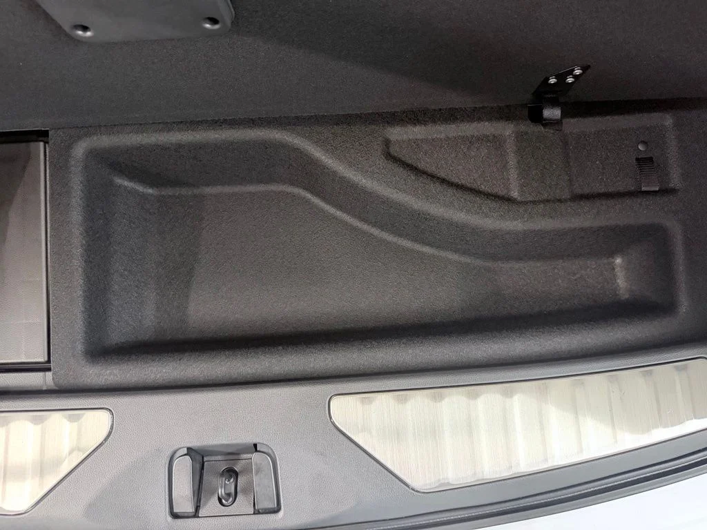 New 2027 RADIANT WHITE INFINITI Luxe 2WD image 40