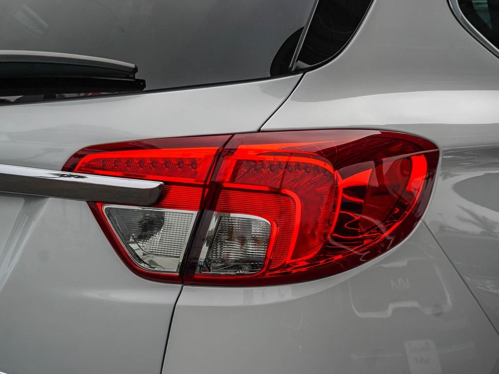 Used 2017 White Buick Essence image 8