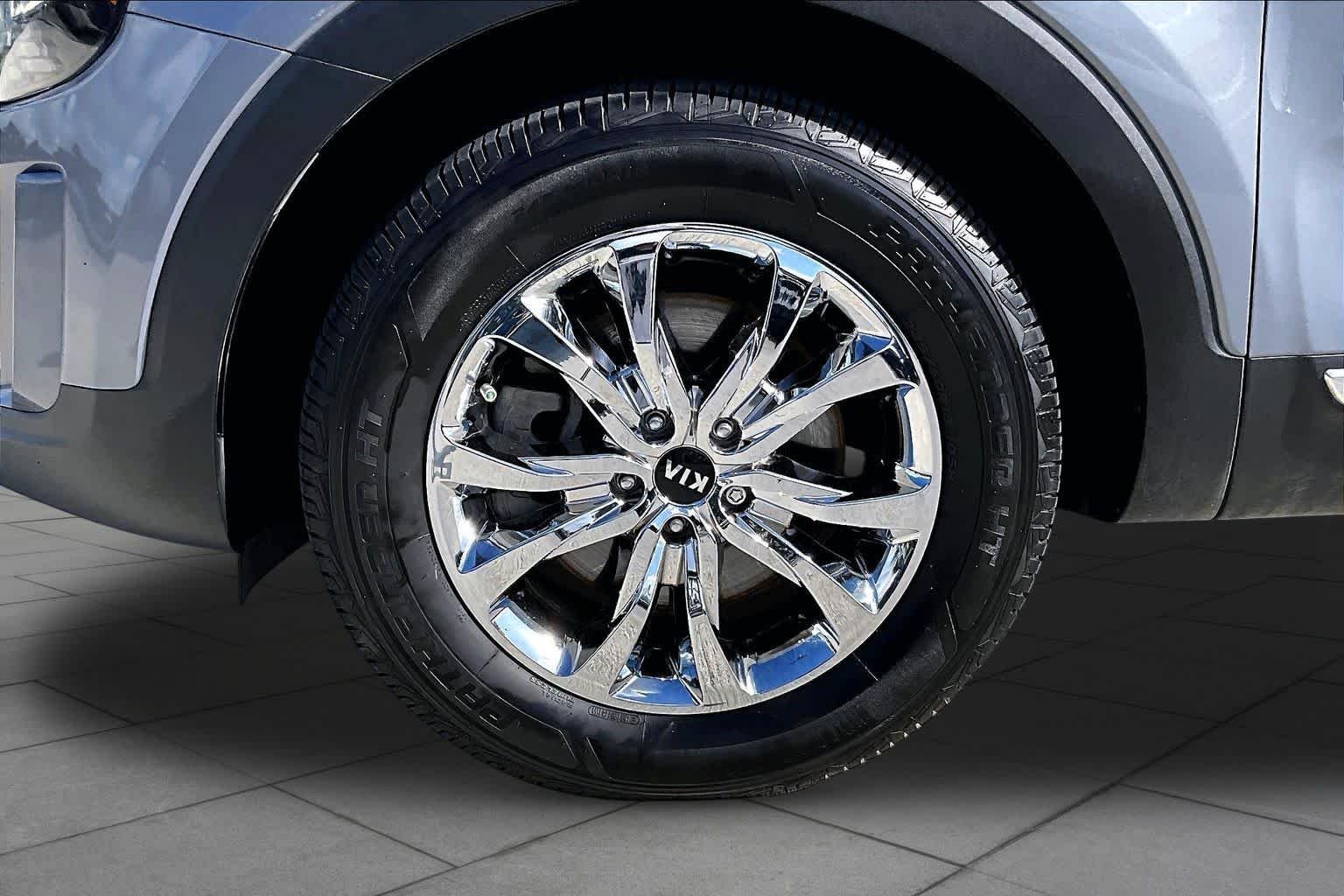 Used 2022 Everlasting Silver Kia LX image 10
