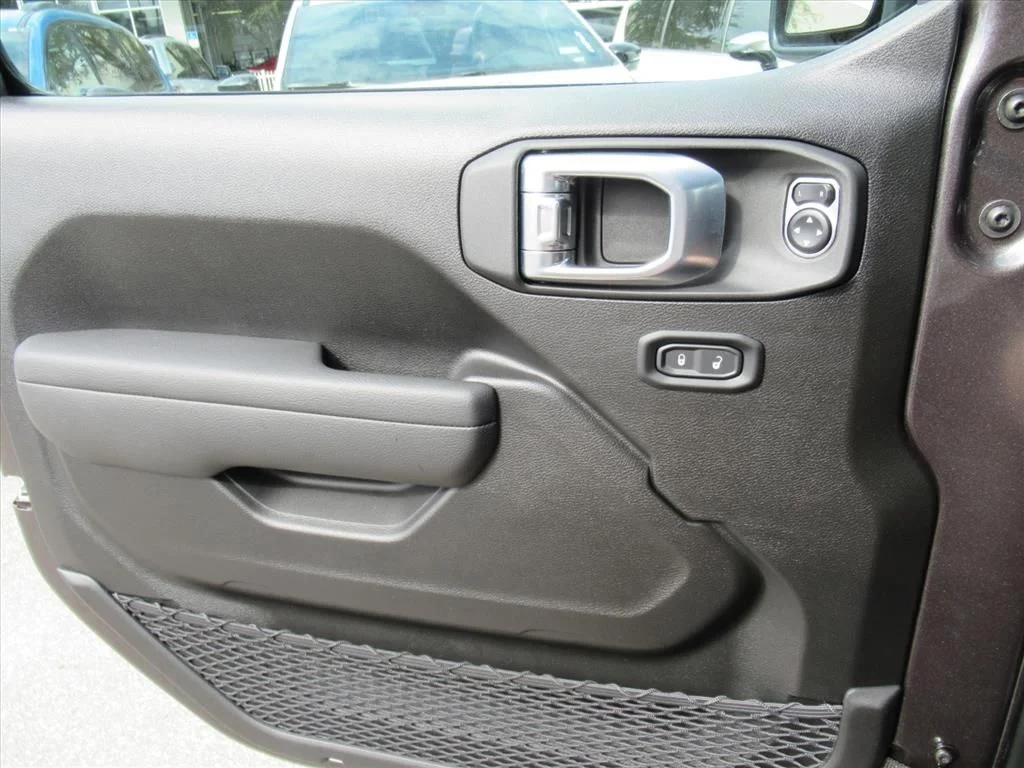 New 2026 Granite Crystal Metallic Clearcoat Jeep Sport S image 20