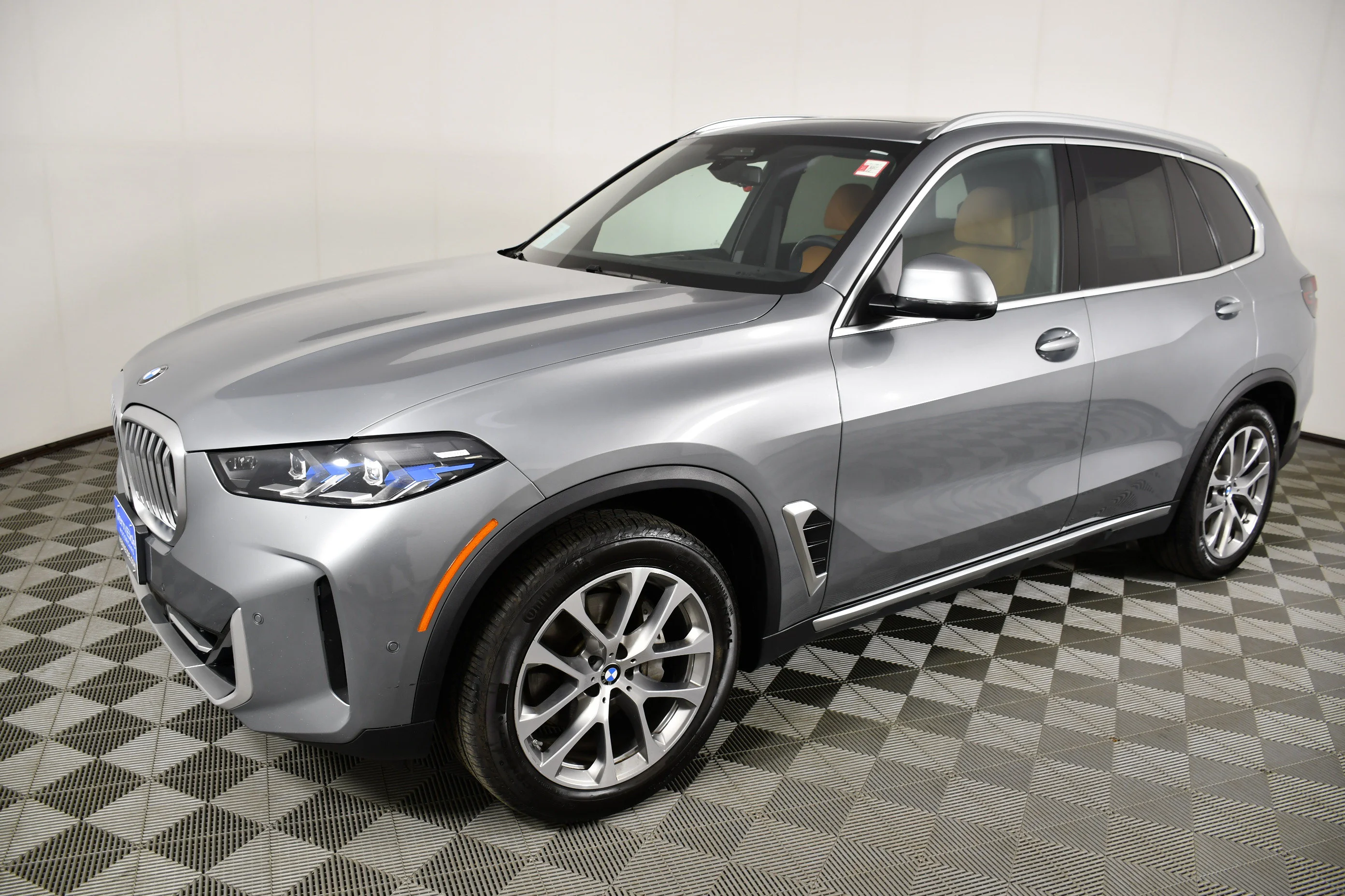 Used 2024 Skyscraper Grey Metallic BMW xDrive40i image 10