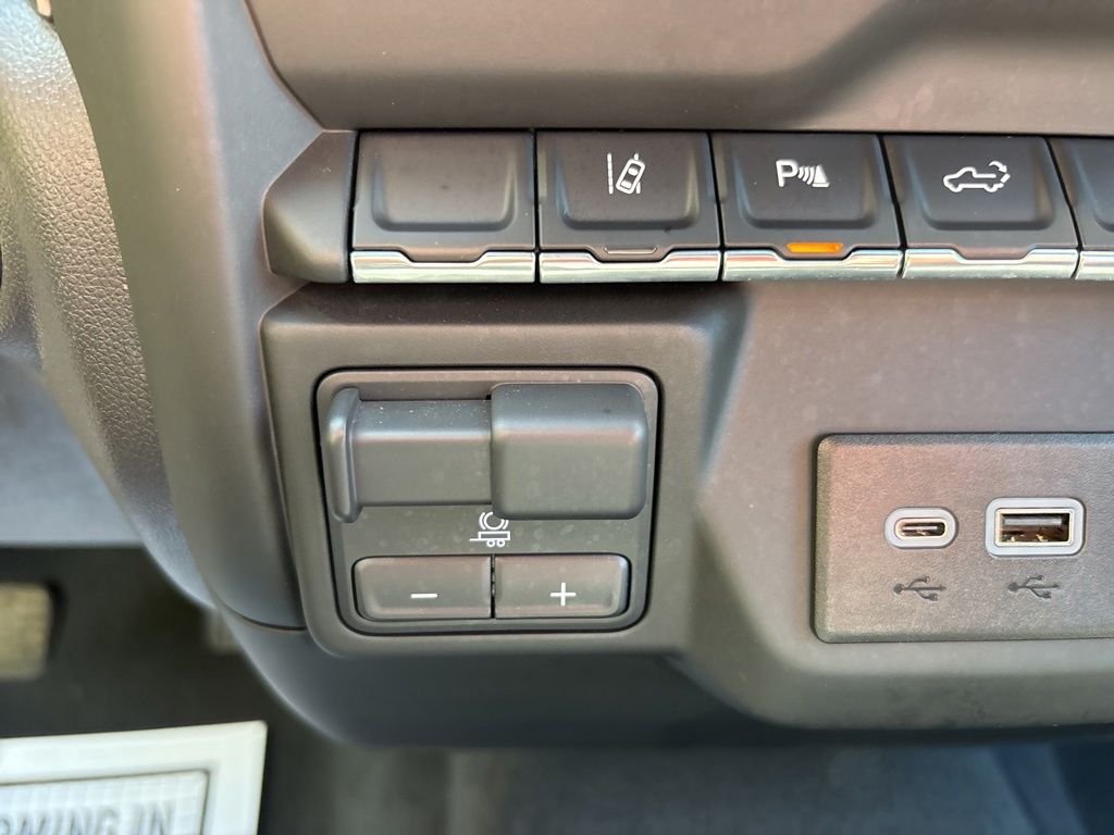 Used 2024 White Chevrolet Custom image 33