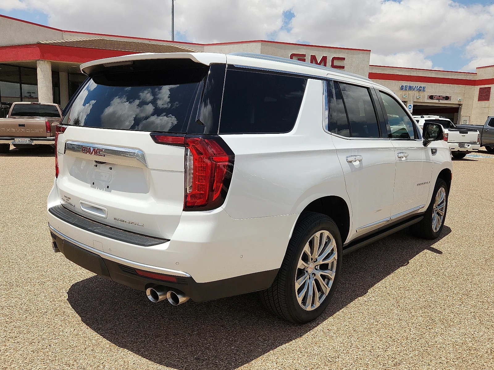 Used 2024 White GMC Denali image 4