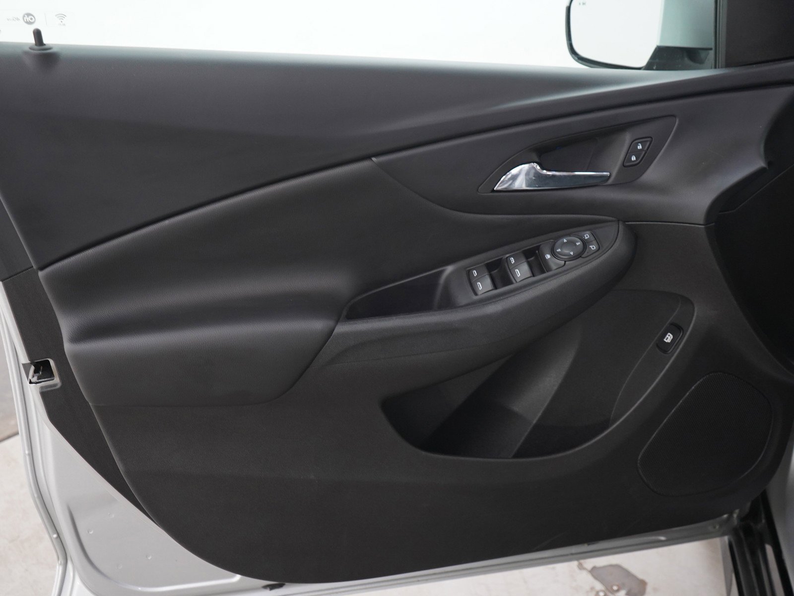 Used 2018 Silver Ice Metallic Chevrolet Lt image 19