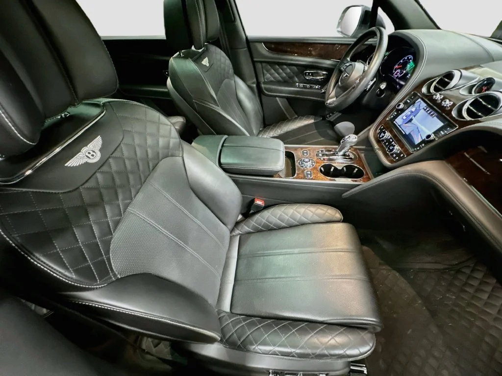 Used 2018 Gray Bentley W12 image 29