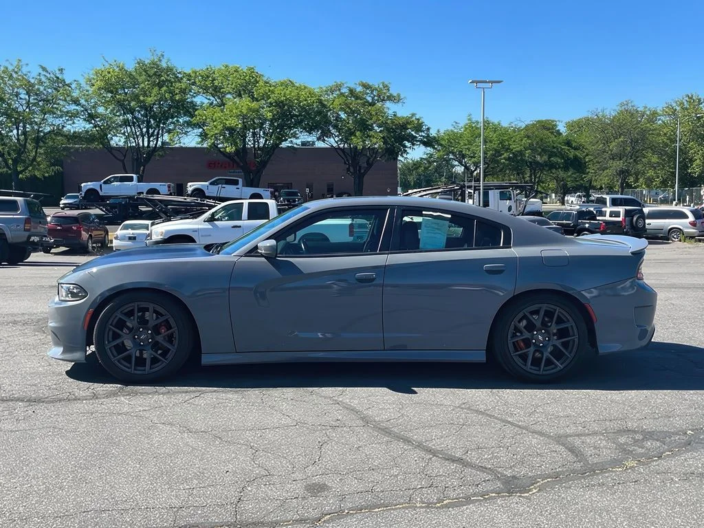 Used 2018 Destroyer Gray Clearcoat Dodge R/T Scat Pack image 4