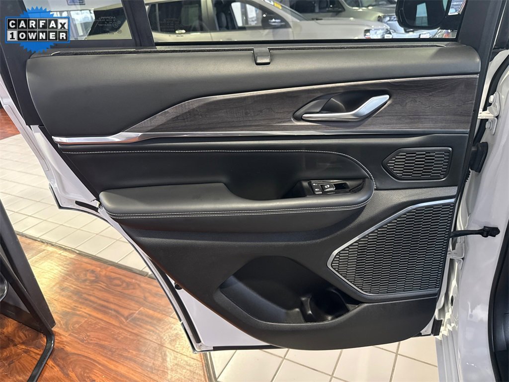 2023 JEEP GRAND CHEROKEE - Image 28