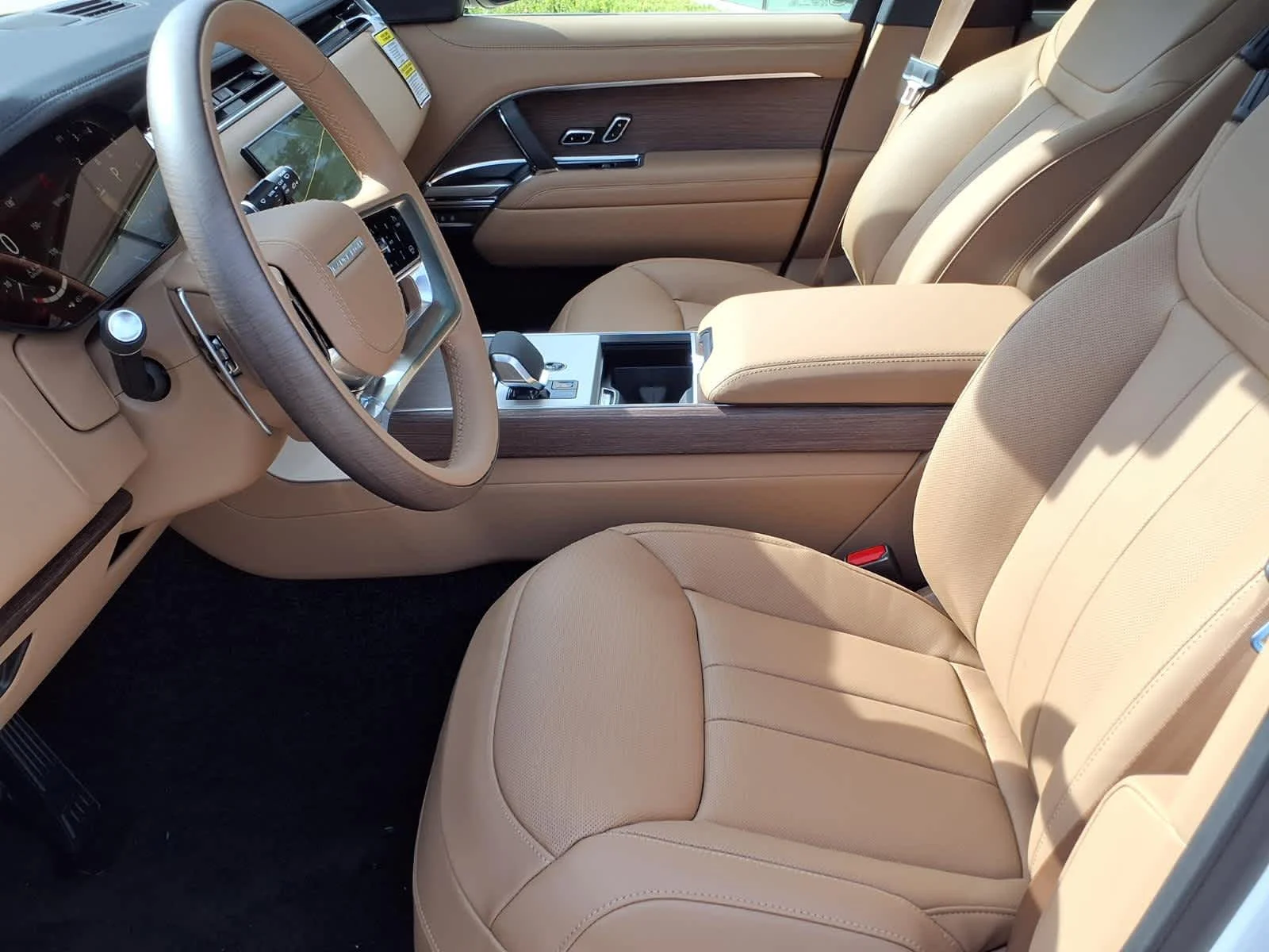 New 2026 Fuji White Land Rover SE image 9