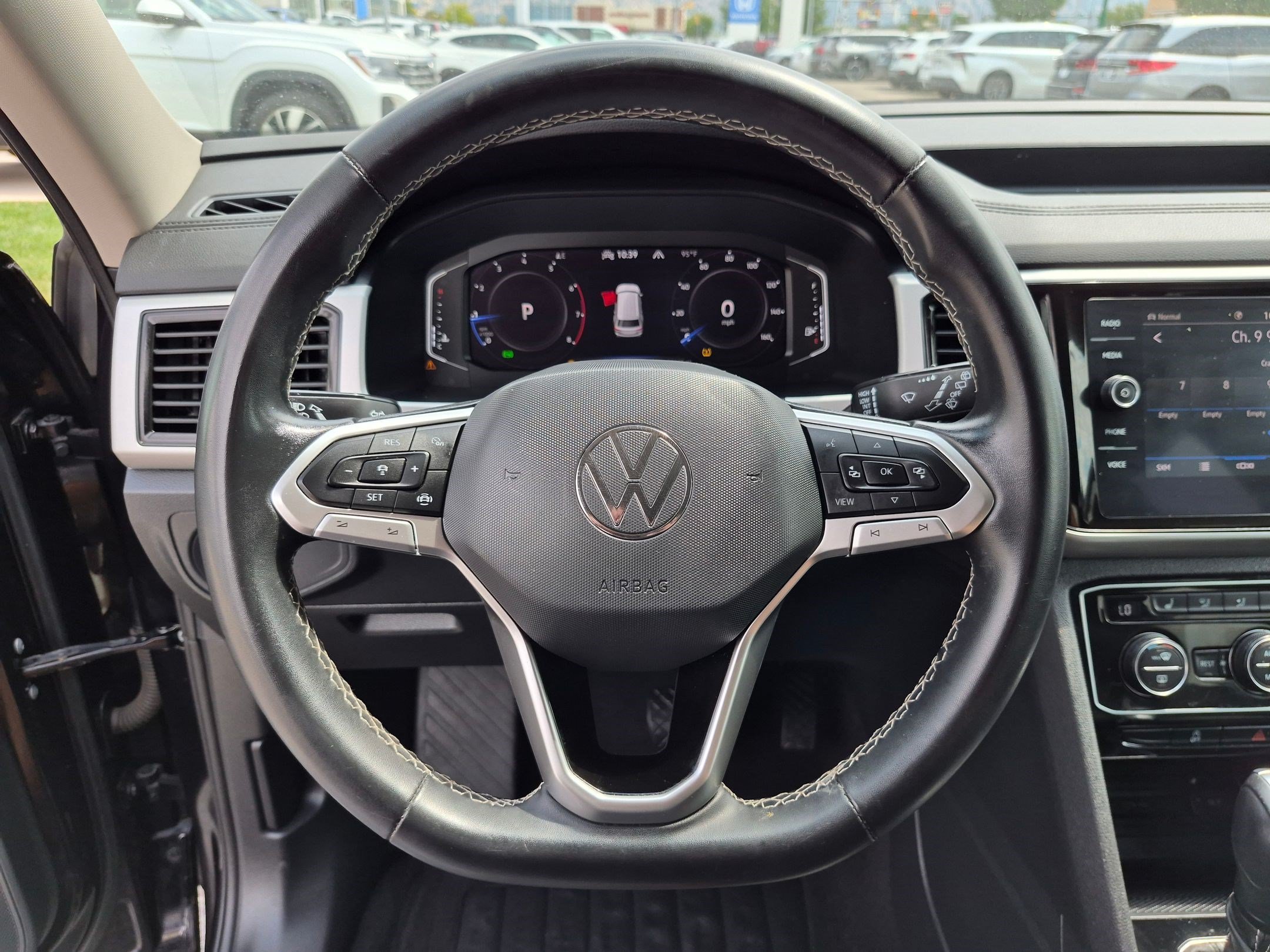 Used 2022 Deep Black Pearl Volkswagen 3.6L V6 SE w/Technology image 17