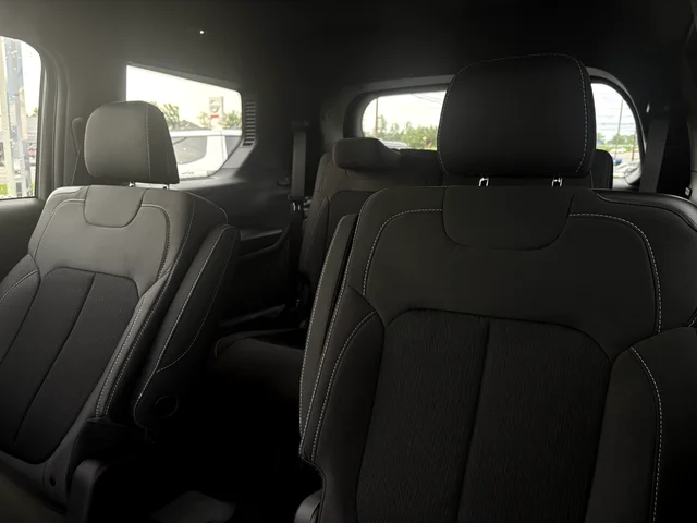 New 2026 Bright White Clear-Coat Exterior Paint Jeep Laredo image 15