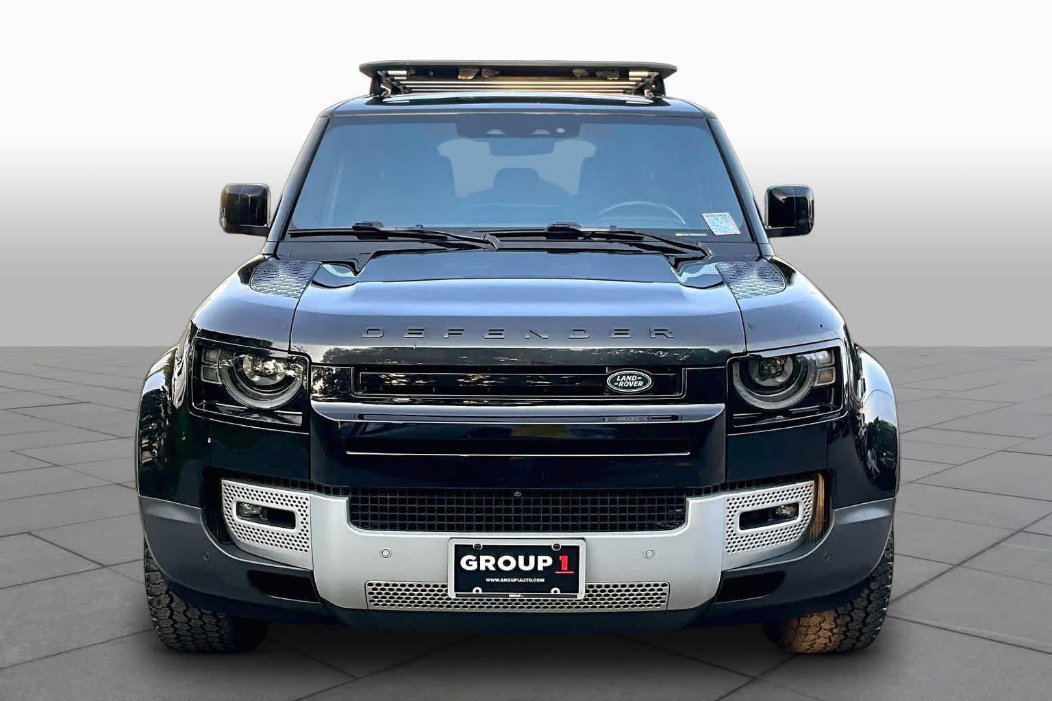 Used 2021 Santorini Black Metallic Land Rover S image 4