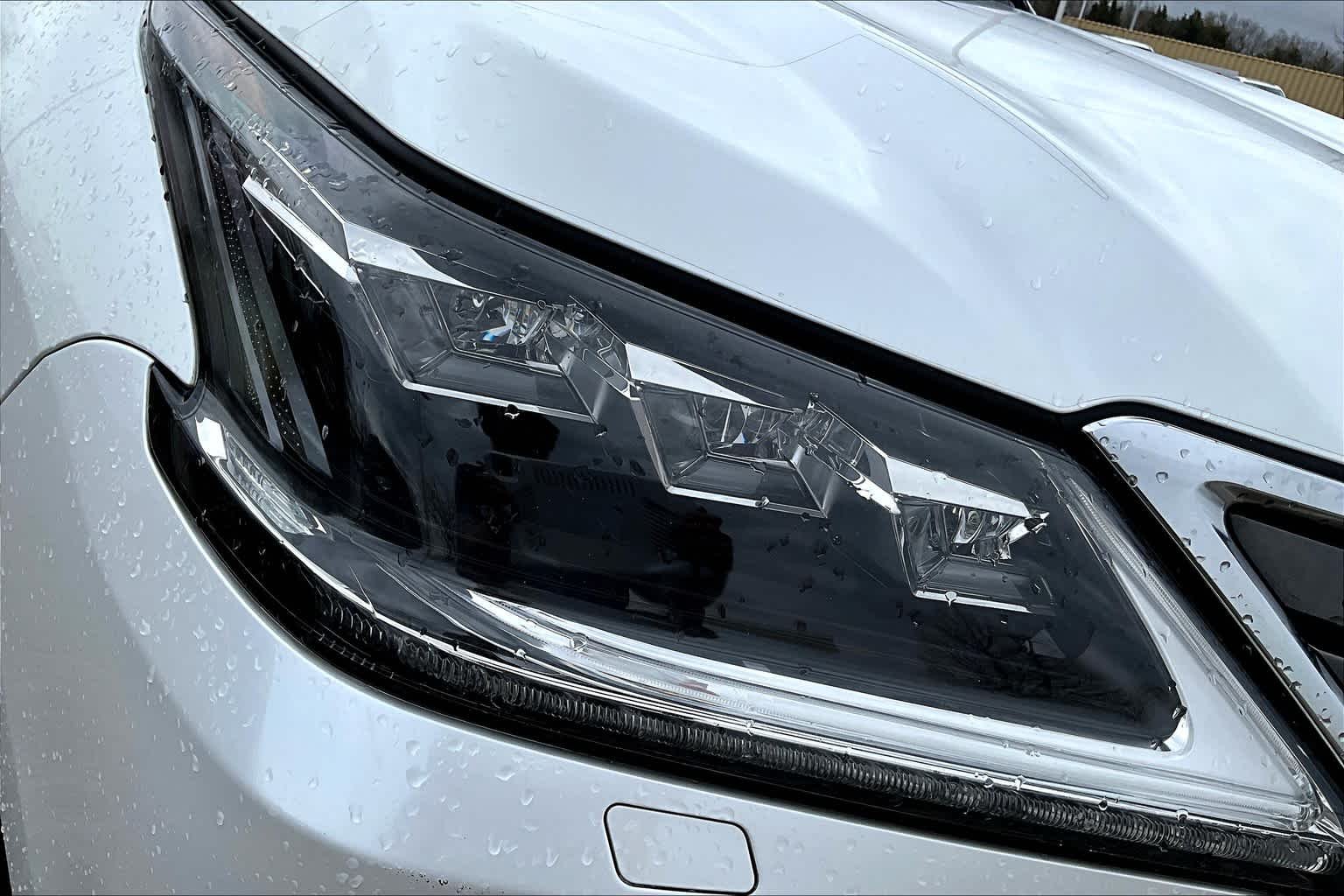 Used 2020 Eminent White Pearl Lexus  image 28