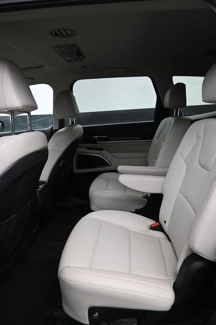 Used 2023 Black Kia S image 8