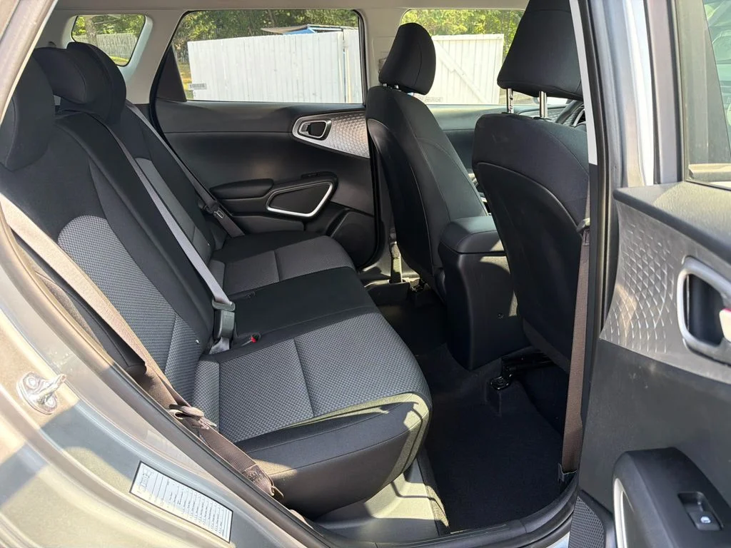 Used 2025  Kia LX image 12
