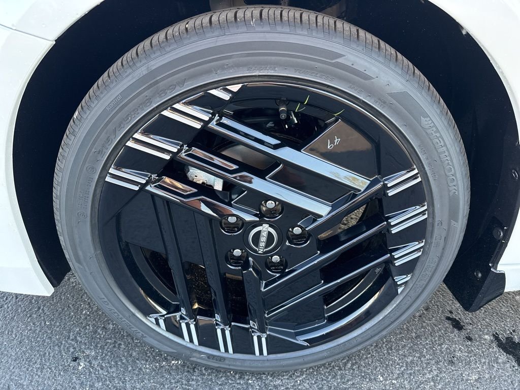 New 2026 Aspen White TriCoat / Super Black Two-tone Nissan SR image 10