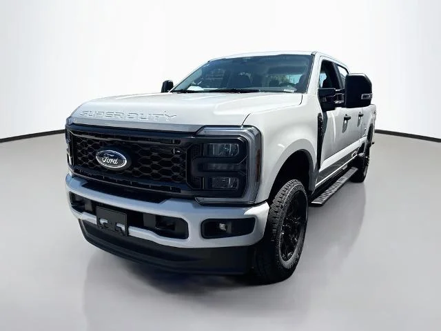 New 2026 Oxford White Ford F-250® XL image 32